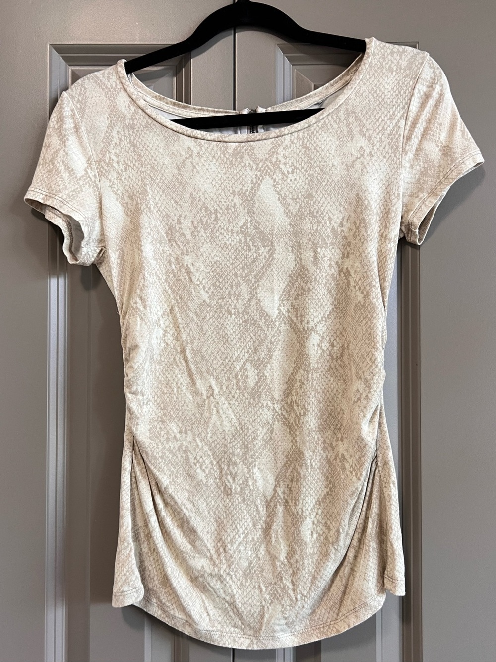 🌸3/$15🌸Beige Snakeskin Print Ruched Short Sleeve Top with Back Zip